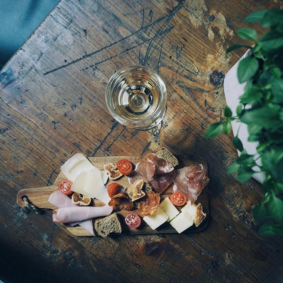 Rabbithole: Μία βόλτα στην πιο δροσερή αυλή του κέντρου