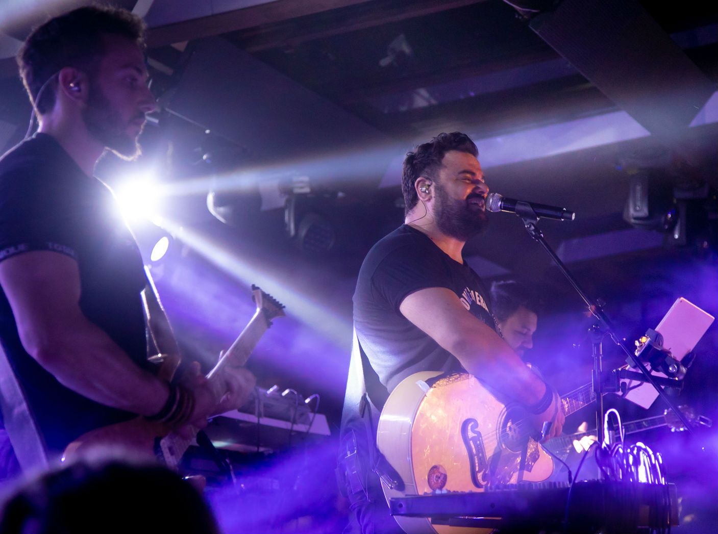 Μια Akanthus νύχτα με τον Ηλία Καμπακάκη