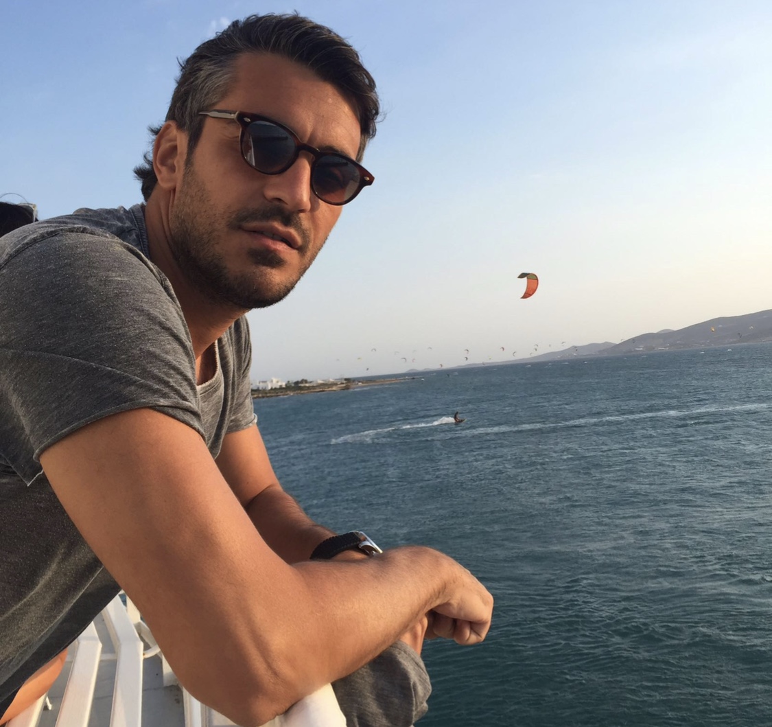 Ο Ζάχος Αφρουδάκης μάς ταξιδεύει σε όλες τις ελληνικές θάλασσες