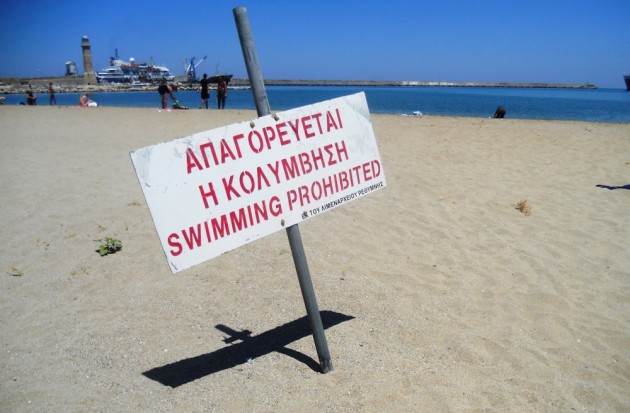 ΠΑΚΟΕ: 71 παραλίες της Αττικής είναι ακατάλληλες για κολύμπι