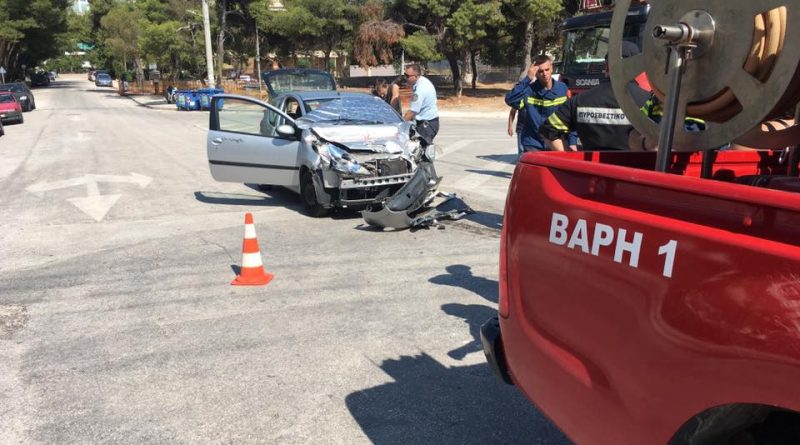 Τροχαίο ατύχημα στη Βάρκιζα