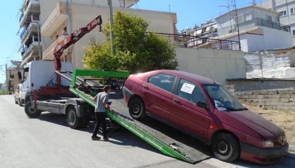 Τέλος τα εγκαταλελειμμένα αυτοκίνητα από τις γειτονίες του Αγίου Δημητρίου