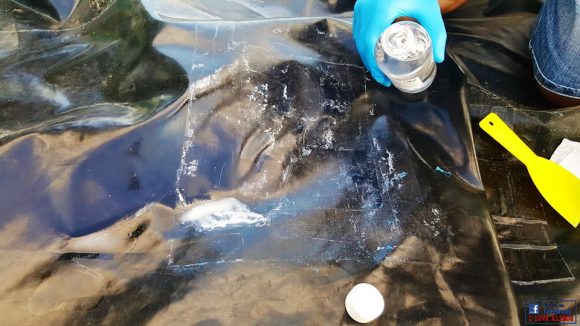 Άγνωστοι κατέστρεψαν την οθόνη του “Σινέ Άλιμος”