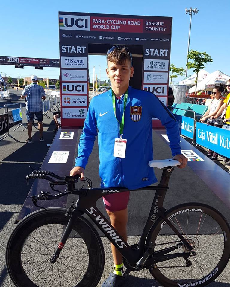 Ντροπή. Έκλεψαν το ποδήλατο του 18χρονου πρωταθλητή ΑμεΑ Νίκου Παπαγγελή