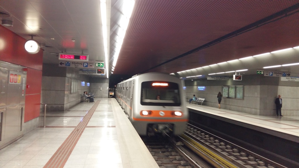 Διακοπή του Μετρό ύστερα από πτώση γυναίκας στις ράγες