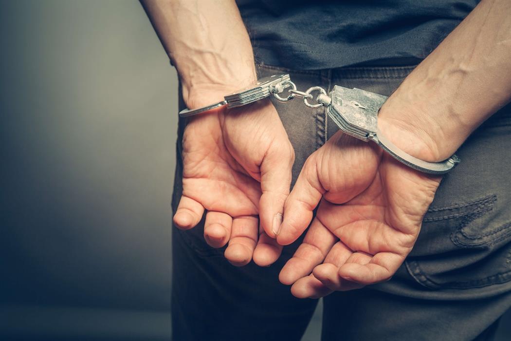 Συνελήφθη άντρας στη Γλυφάδα με μισό κιλό φούντα στο αυτοκίνητο του