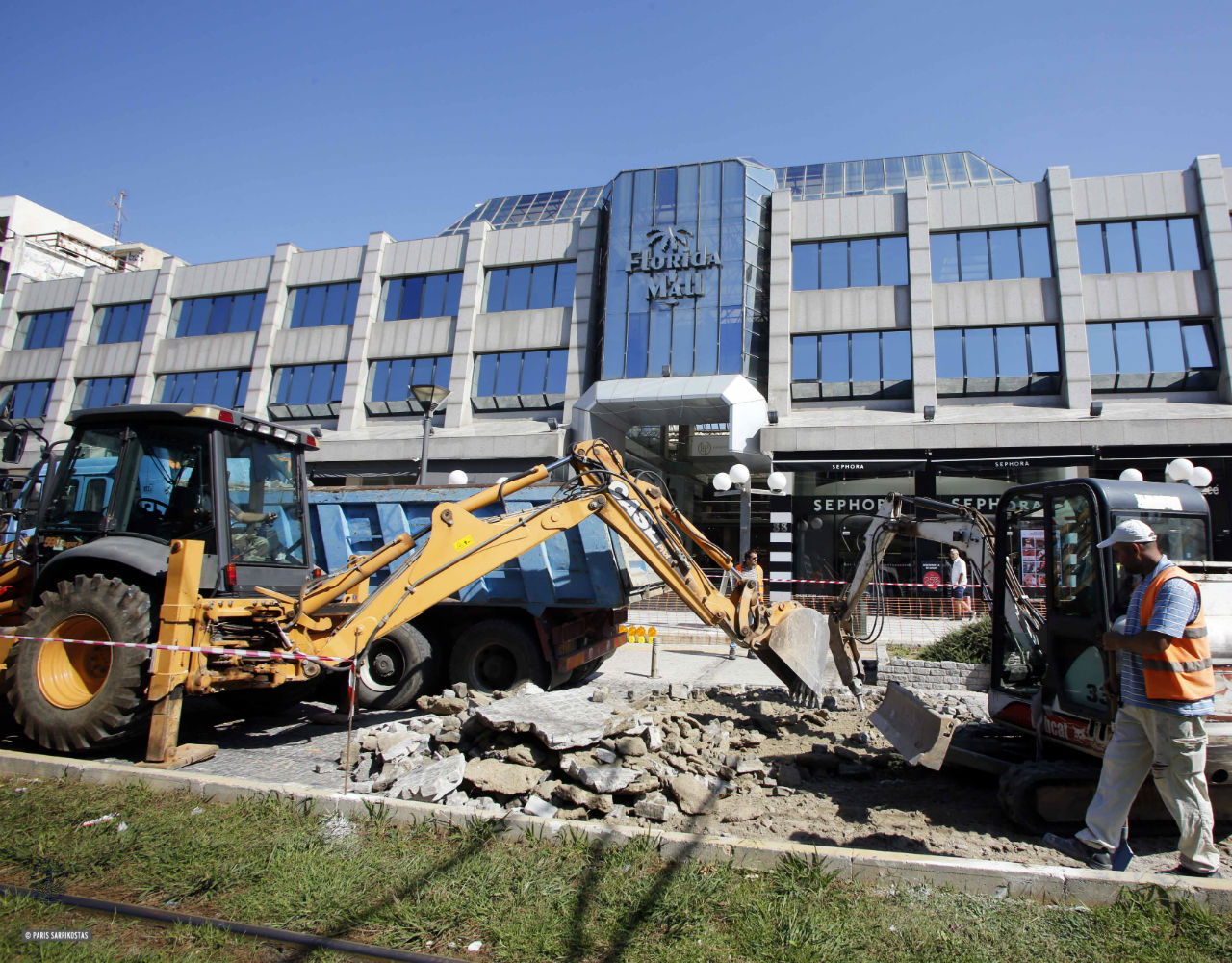 Προχωράει η ανάπλαση του εμπορικού κέντρου της Γλυφάδας