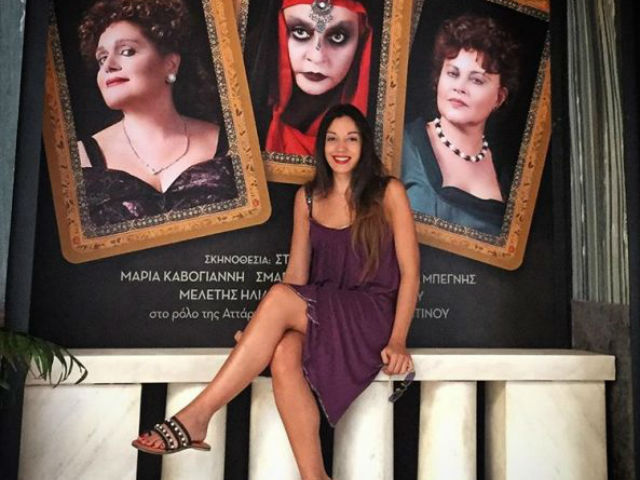 Η “Μάγισσα της Σμύρνης” Αθηνά Νιάβη μας ξεναγεί στη Βουλιαγμένη