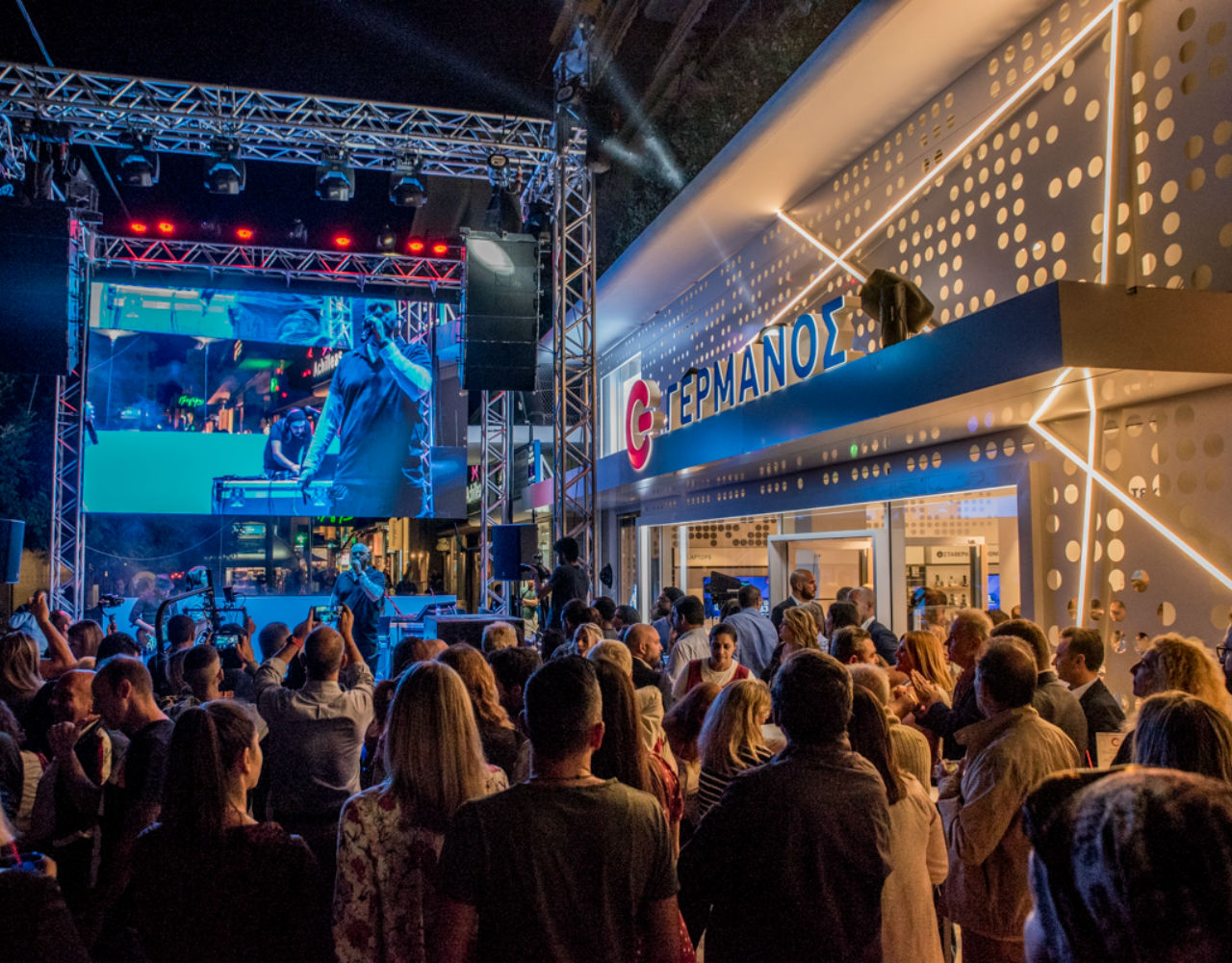 Η μέρα που ρομπότ και διαστημικές μπαλαρίνες προσγειώθηκαν στο κατάστημα ΓΕΡΜΑΝΟΣ στη Γλυφάδα