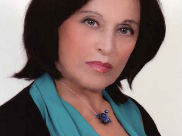 Η συγγραφέας Πόπη Λαμπροπούλου μας ξεναγεί στη γειτονιά της στη Βούλα