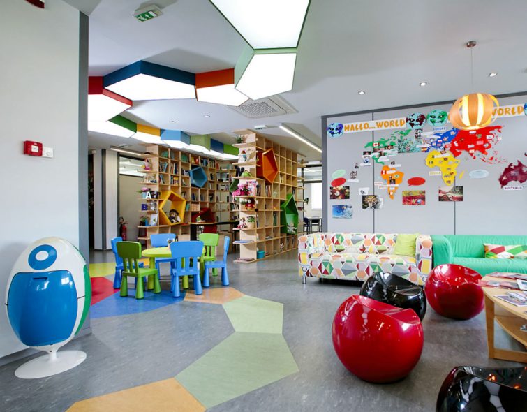 manetaki language school