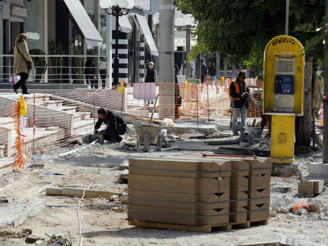 Συνεχίζονται οι εργασίες στην Αγγέλου Μεταξά, στη Γλυφάδα