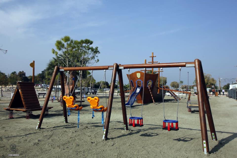 Ο δήμος Γλυφάδας κλείνει προληπτικά και τις παιδικές χαρές