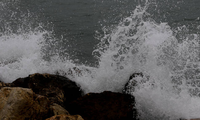 Δείτε την καταστροφή που έφερε ο τυφώνας Ζορμπάς στη παραλία της Γλυφάδας