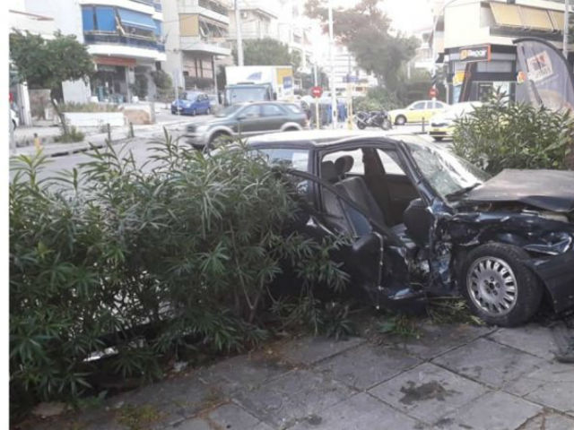 Αναζητούνται αυτόπτες μάρτυρες για το τροχαίο στην Αμφιθέας