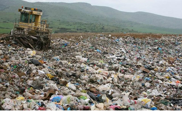 Πόλεμος για τα σκουπίδια στο Κορωπί