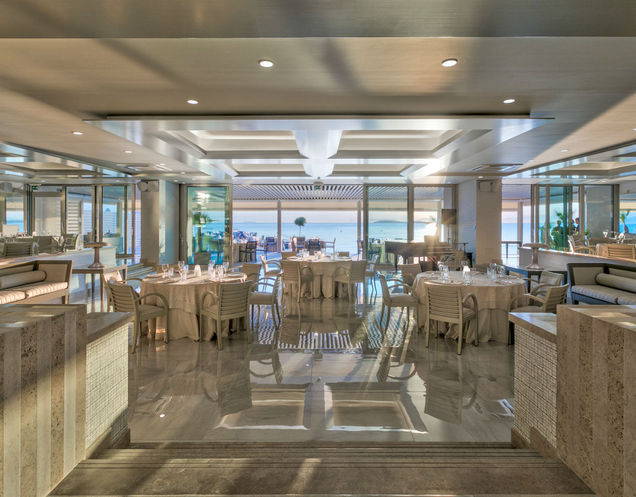 Η καρδιά του Αγίου Βαλεντίνου χτυπά στο Divani Apollon Palace & Thalasso