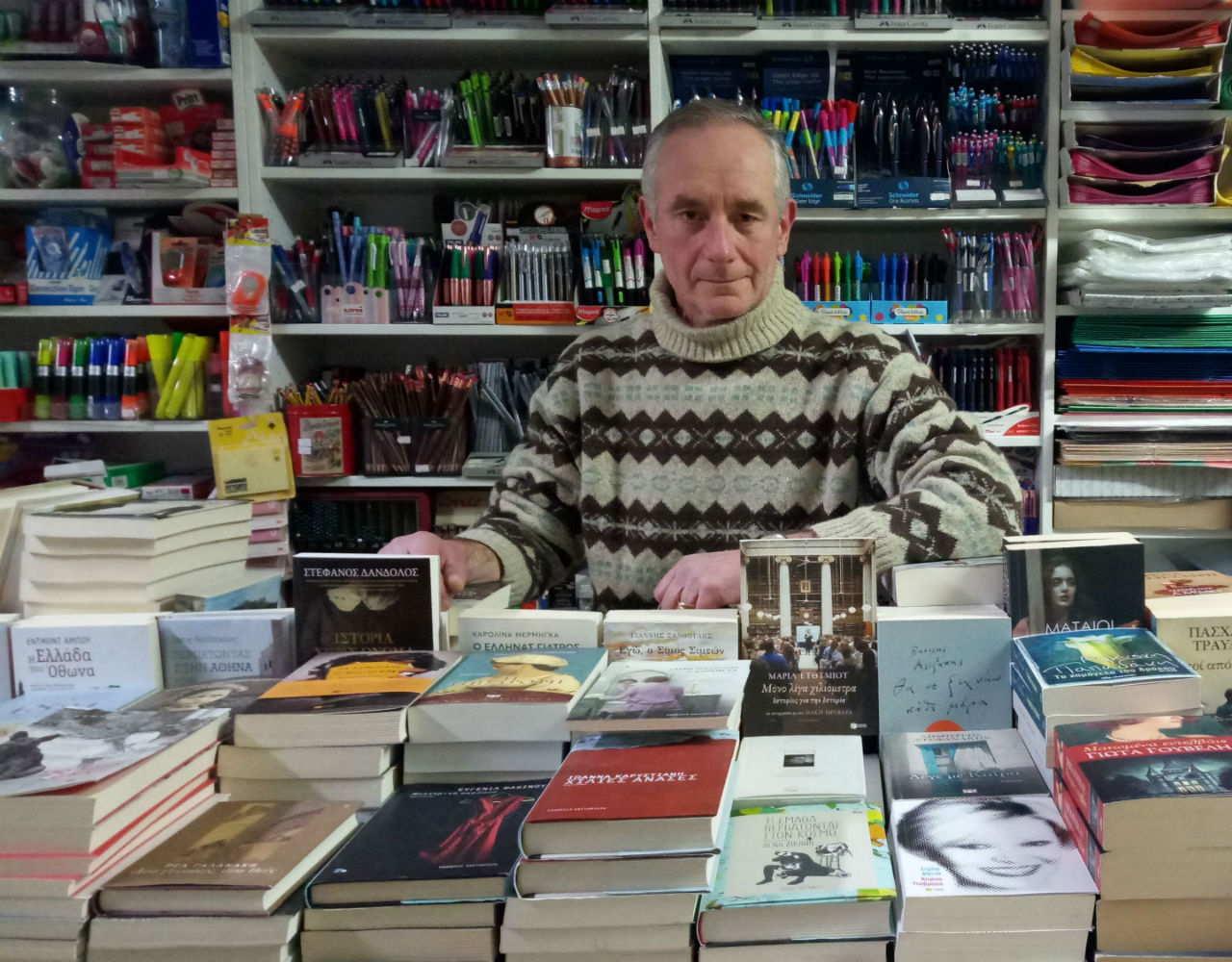 Local Hero: Ο ιδιοκτήτης του paper world μας “τρέφει” πνευματικά εδώ και 20 χρόνια