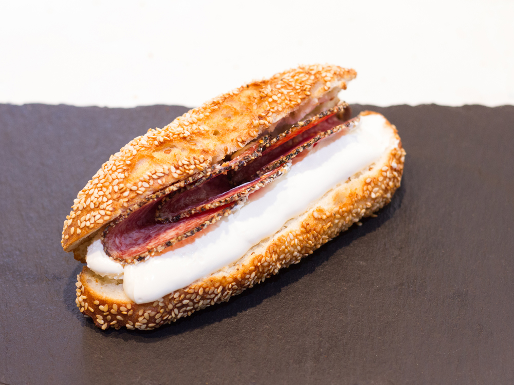 Τα 7 προϊόντα από τους Κουλουράδες Βούλας που θα κάνουν την καραντίνα μας λίγο πιο γλυκιά