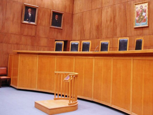 Ελεύθεροι οι κατηγορούμενοι για τα πλαστά διπλώματα