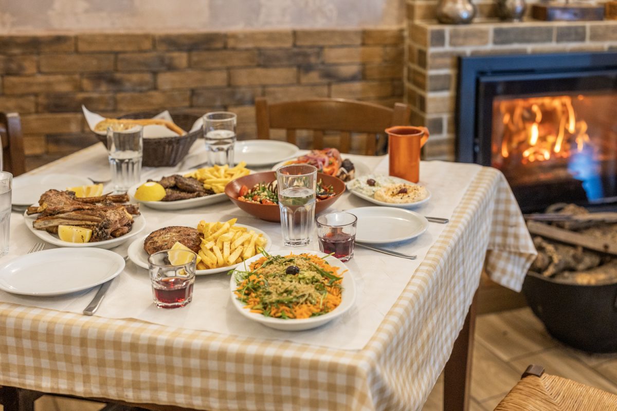 44 Τσικνοπέμπτες στο Ρεμούτσικο, την πιο διάσημη ταβέρνα του Αγίου Δημητρίου