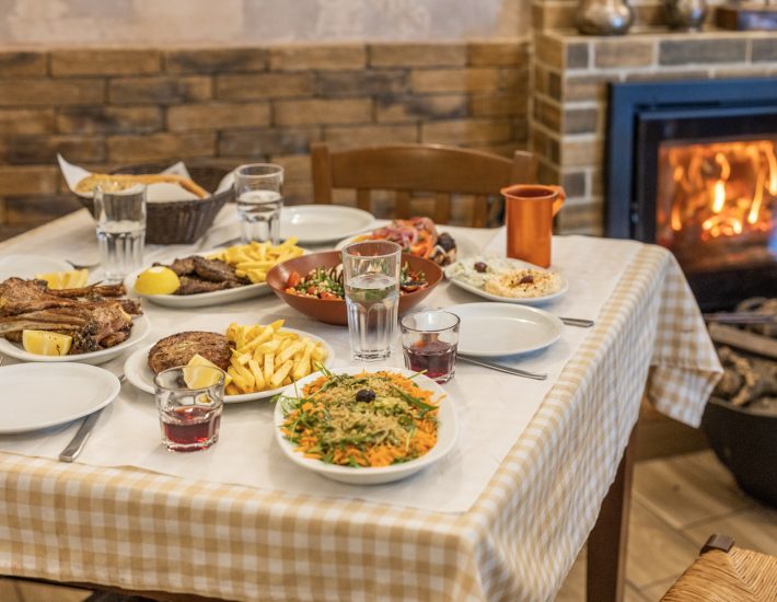 44 Τσικνοπέμπτες στο Ρεμούτσικο, την πιο διάσημη ταβέρνα του Αγίου Δημητρίου