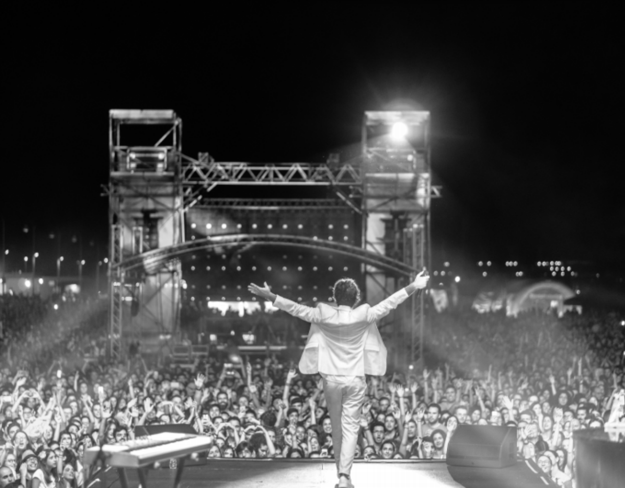 Ο Κωστής Μαραβέγιας στις 20/06 στην πλατεία Νερού