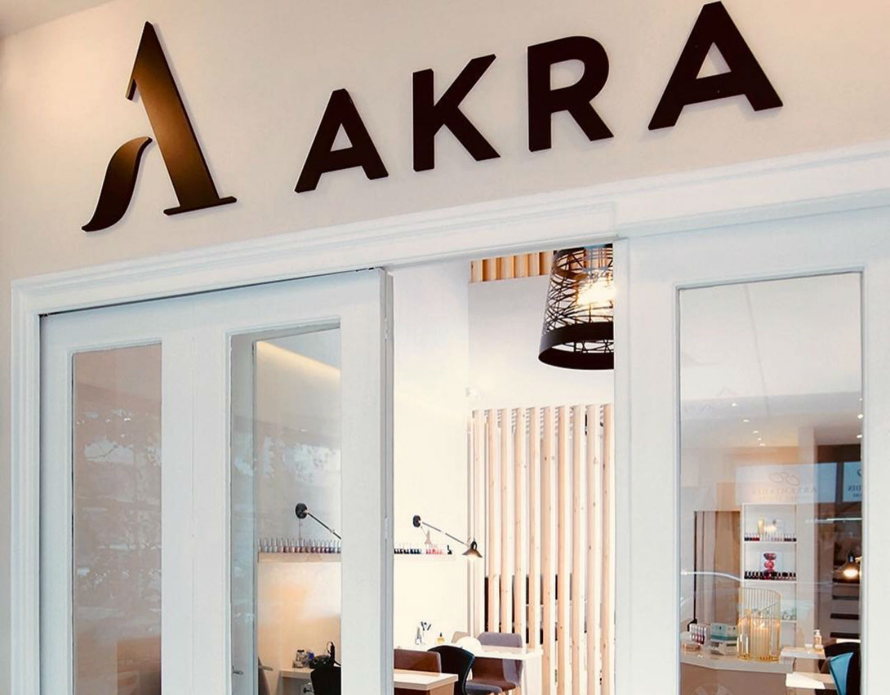 AKRA nails, το καλοκαιρινό hot spot της Γλυφάδας