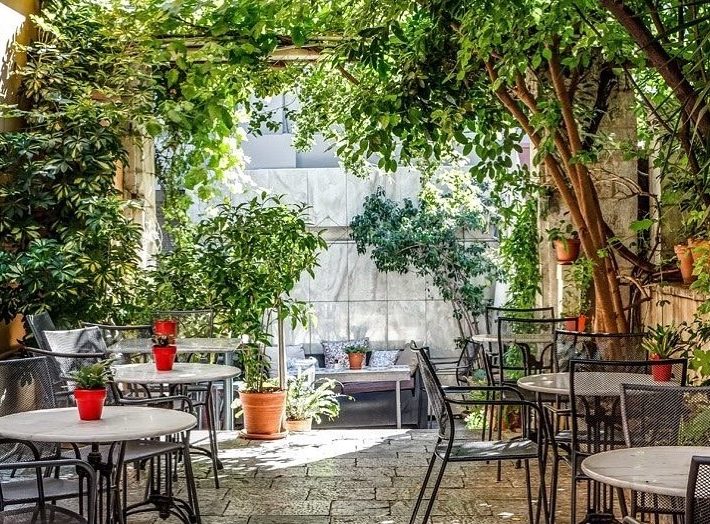 Οι ωραιότερες αυλές της Αθήνας