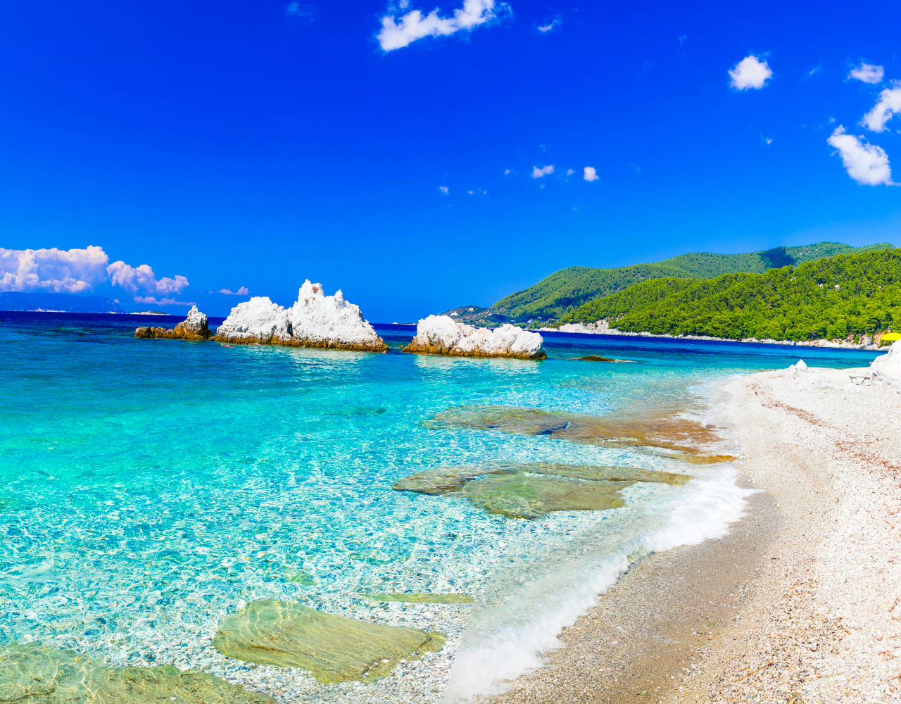 Αυτές οι παραλίες του Αιγαίου αξίζουν τις βουτιές σου