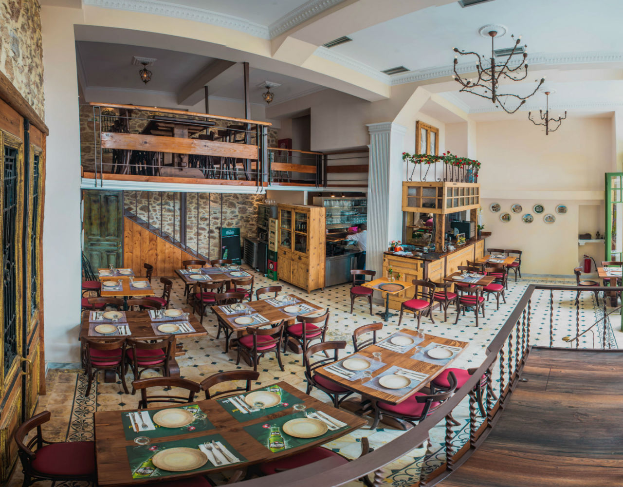 Αυτή η «Όμορφη Πόλη» σερβίρει ελληνική και μεσογειακή κουζίνα