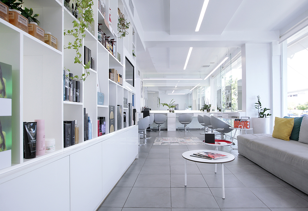 Στο Salon de la Poupee πιστεύουν στα όμορφα, υγιή, λαμπερά μαλλιά