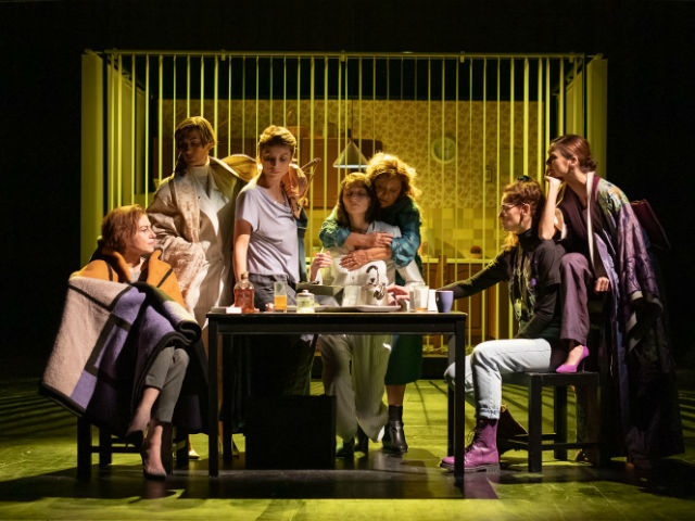 Γιατί μας αφορά (και) σήμερα η παράσταση Top Girls;