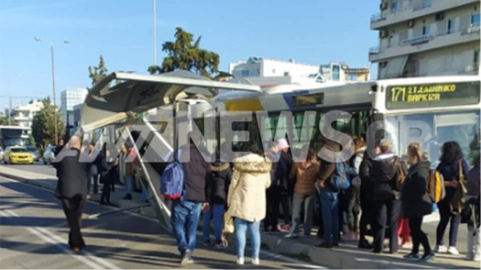Γλυφάδα: Λεωφορείο έπεσε σε στάση