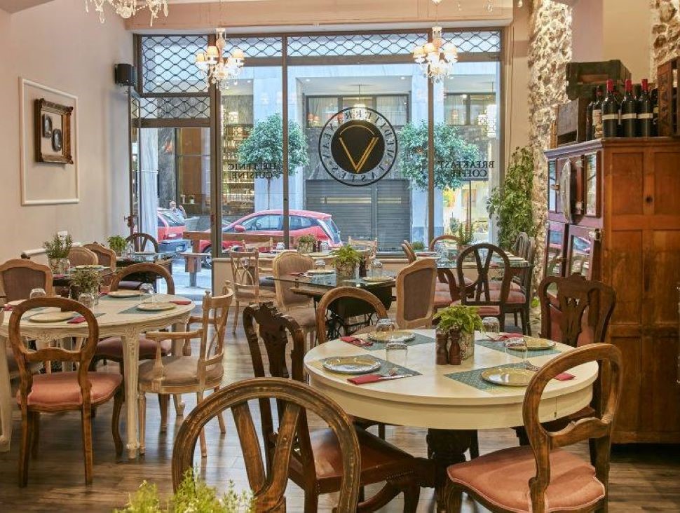 V1935 – Mediterranean Tastes, το εστιατόριο με τη vintage ατμόσφαιρα και τις δημιουργικές ελληνικές γεύσεις