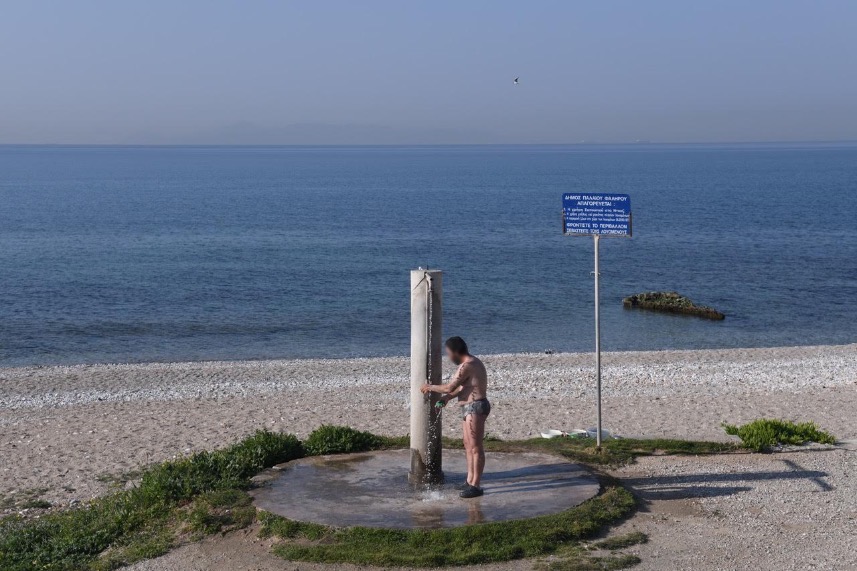 Απαγορεύονται το μπάνιο στη θάλασσα και το ψάρεμα
