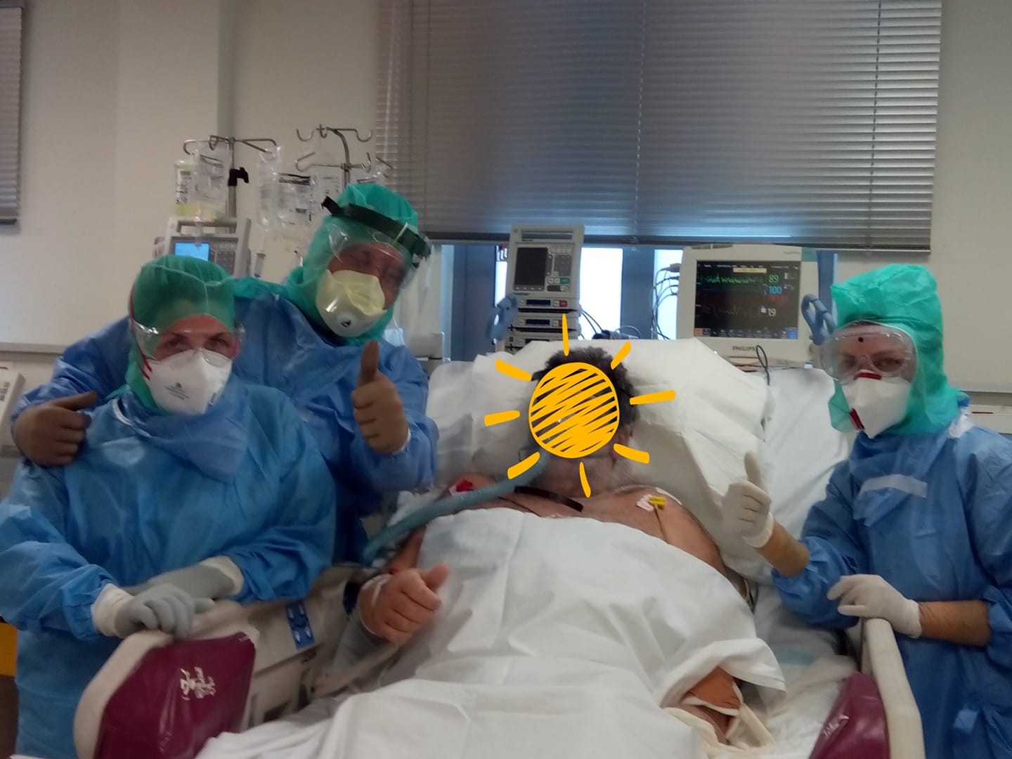 Ασκληπιείο Βούλας: Η στιγμή της αποσωλήνωσης του πρώτου ασθενή με κορονοϊό