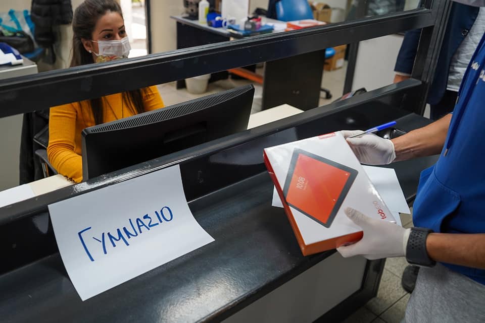 Γλυφάδα: Συνεχίζεται η διανομή tablets στους μαθητές