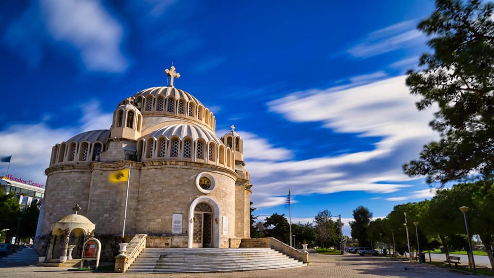 Γλυφάδα: Ζωντανή αναμετάδοση από τον Άγιο Κωνσταντίνο για τη γιορτή των πολιούχων της πόλης