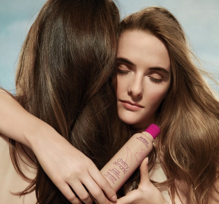 Η Aveda γιορτάζει τη Γιορτή της Μητέρας