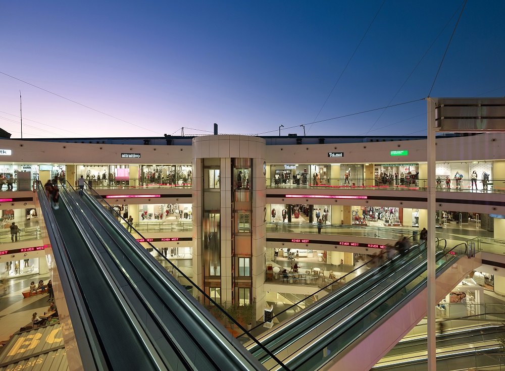 Lockdown: Συνεδριάζουν σήμερα οι λοιμωξιολόγοι για εμπορικά κέντρα και φροντιστήρια