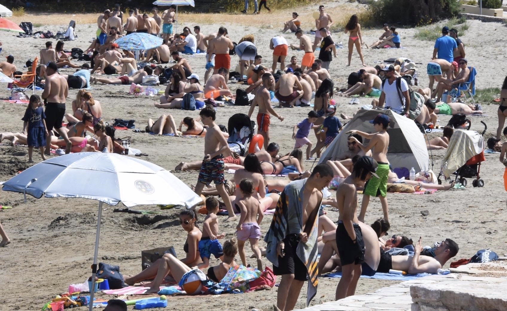 Σύψας για τις εικόνες συνωστισμού στις παραλίες και πλατείες: «Θα μας βγουν ξινές, θα έχουμε εστίες υπερμετάδοσης»