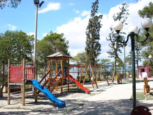 Ανοίγουν ξανά οι 48 δημοτικές παιδικές χαρές του Δήμου Βάρης Βούλας Βουλιαγμένης