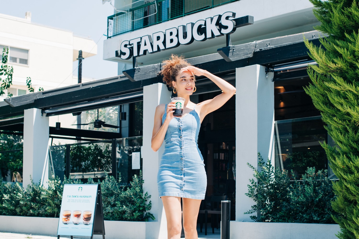 Δοκιμάσαμε το νέο Nitro Cold Brew στο ανακαινισμένο κατάστημα Starbucks στην πλατεία Εσπερίδων