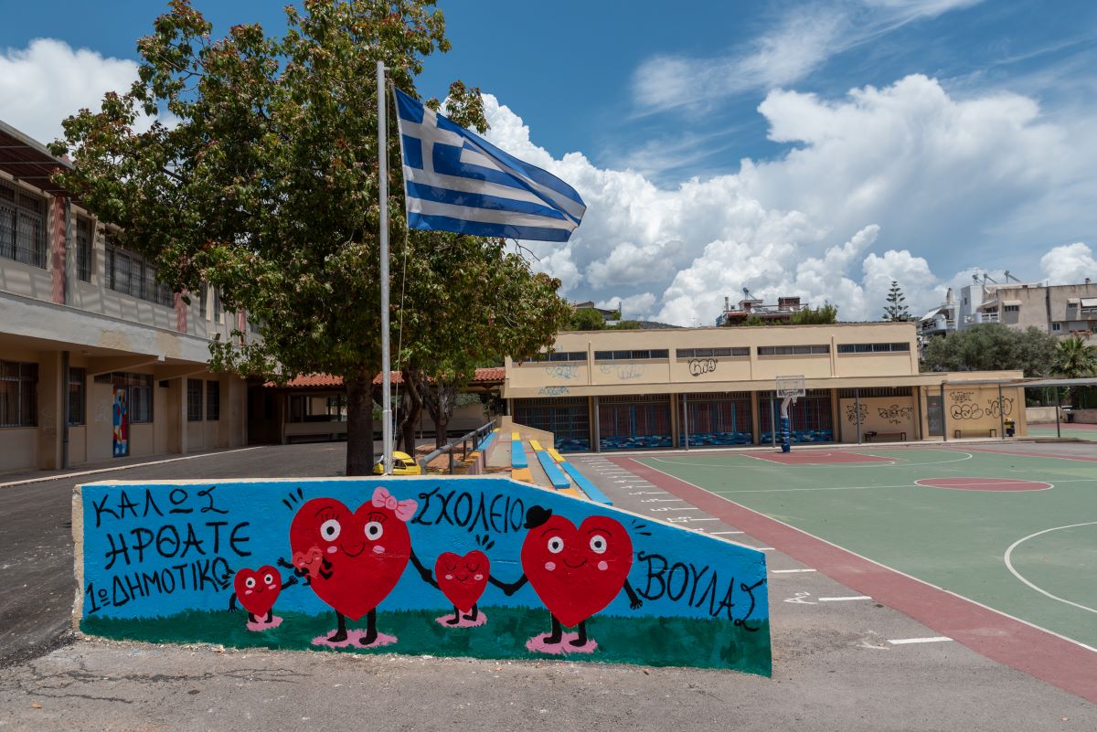 Κρούσματα κορονοϊού σε σχολεία: Συνεχίζεται το μπάχαλο στο 1ο Δημοτικό Βούλας