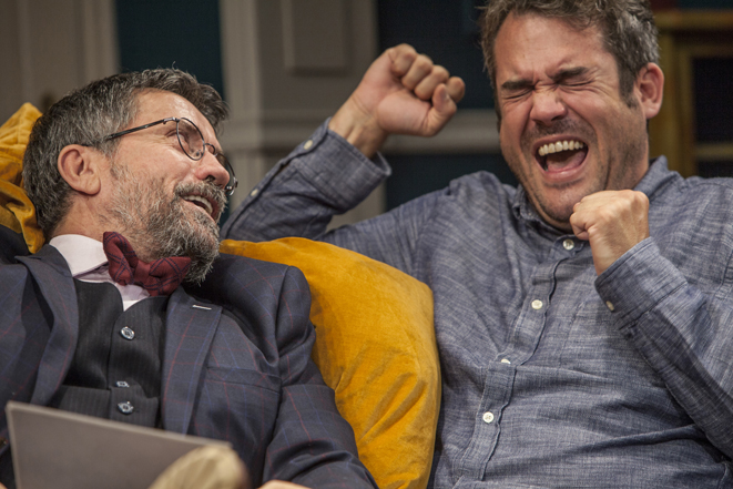 Δείπνο Ηλιθίων: Η sold out παράσταση συνεχίζεται στο θέατρο Κάππα