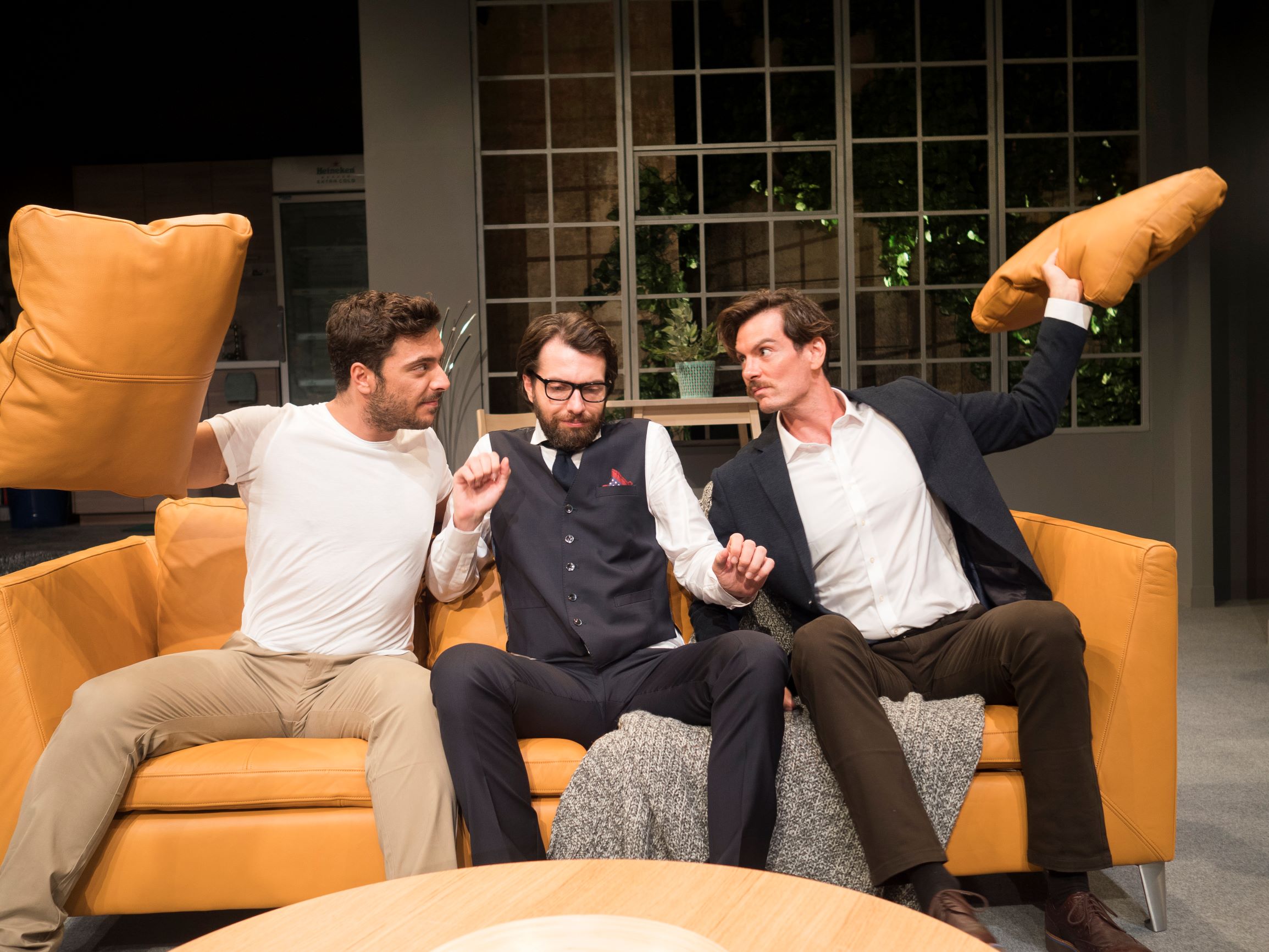 To «Όποιος θέλει να χωρίσει… να σηκώσει το χέρι του!» επιστρέφει από τον Οκτώβρη στο Θέατρο ΗΒΗ