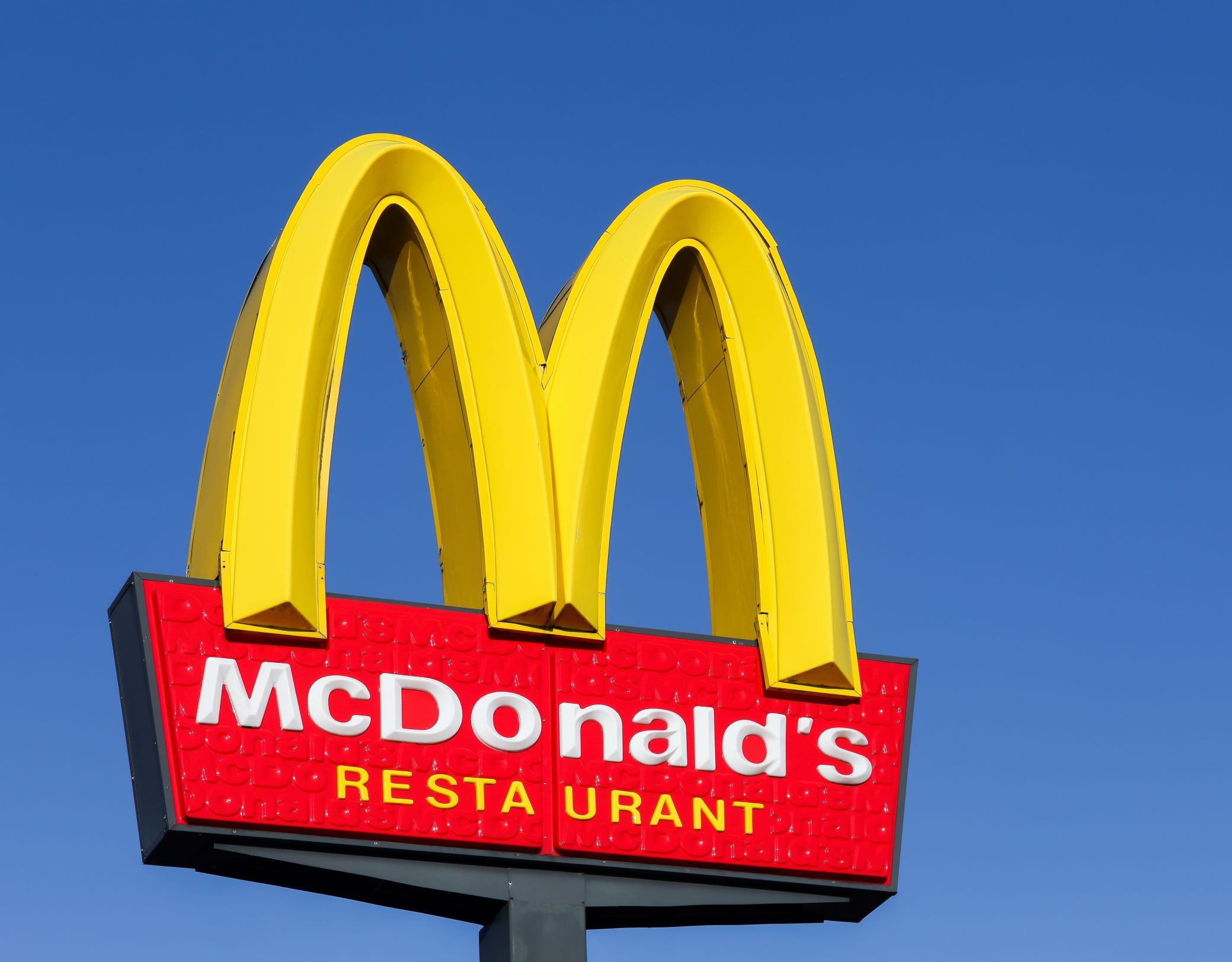 McDonald’s: Η ιστορία των burgers που άλλαξαν την εστίαση