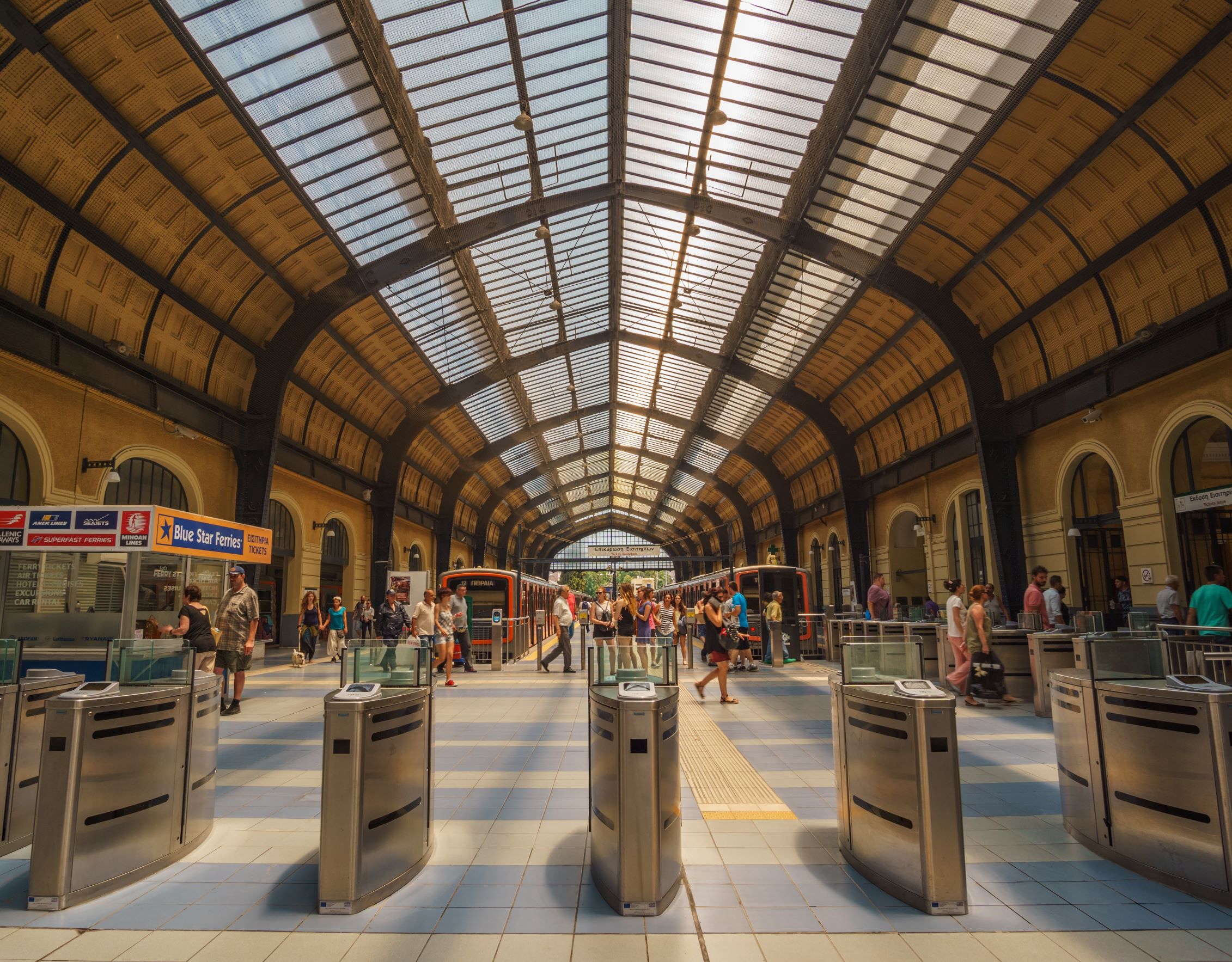 Πώς θα μεταμορφωθεί ο σταθμός ΗΣΑΠ του Πειραιά σε κόμβο με καταστήματα και γραφεία