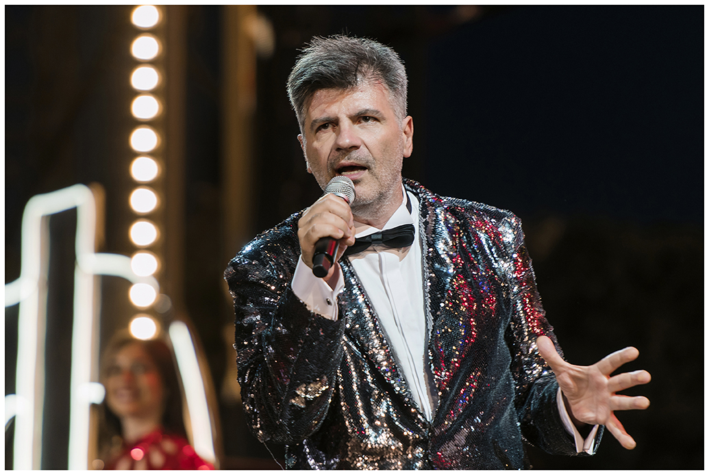 Ο Φοίβος Δεληβοριάς οικοδεσπότης  στη διαδικτυακή χριστουγεννιάτικη γιορτή του ΚΠΙΣΝ